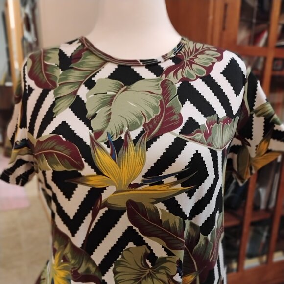 LulaRoe Carly Dress size XL with pockets!!!!!! - Picture 2 of 3